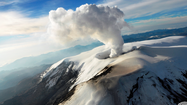 Sismos y emisión de ceniza: persiste la actividad en el volcán Nevado del Ruiz, ¿es peligroso?