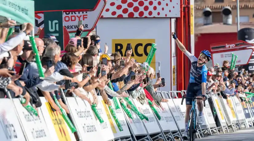 Vuelta a Cataluña 2024: Nick Schultz le ganó mano a mano a Pogacar en la primera etapa