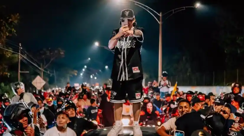 Westcol mostró su nueva mansión acompañado de una reconocida