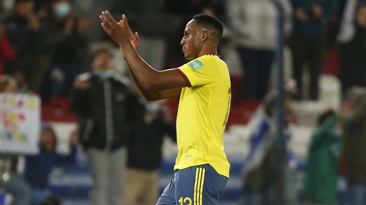 Yerry Mina dona sistema de insecticidas a más de 5000 familias