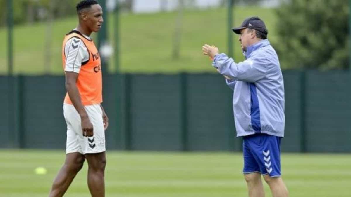 Yerry Mina y Rafa Benítez