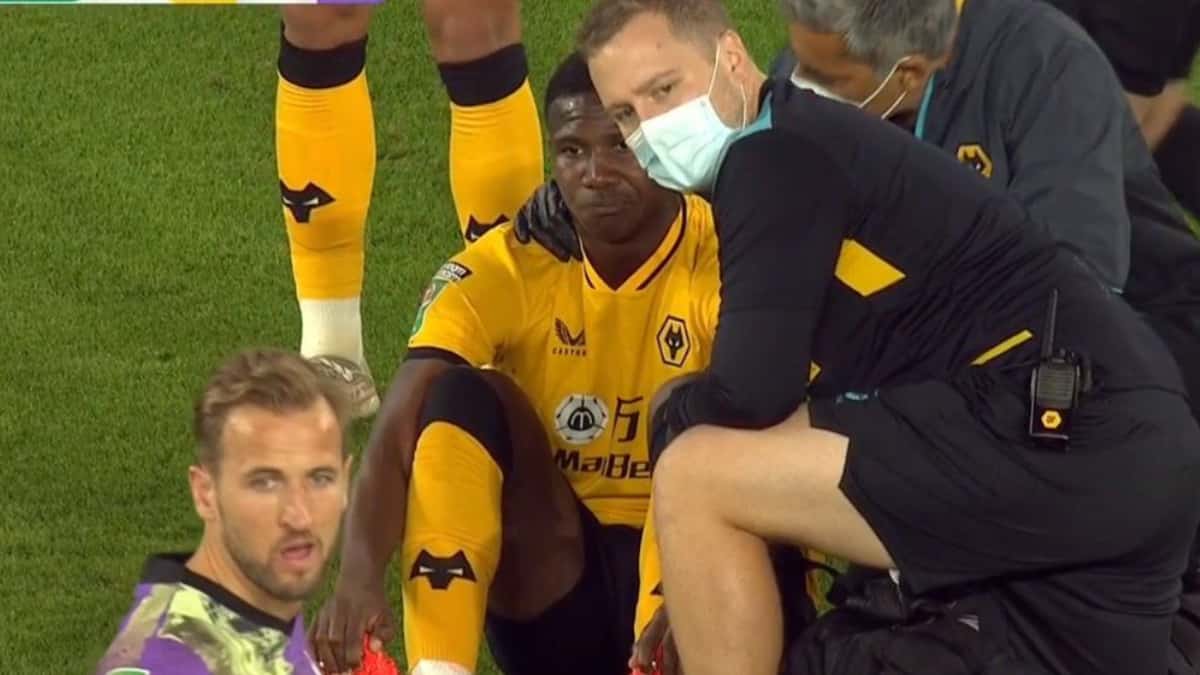 Yerson Mosquera se lesionó con Wolverhampton y estará fuera dos meses