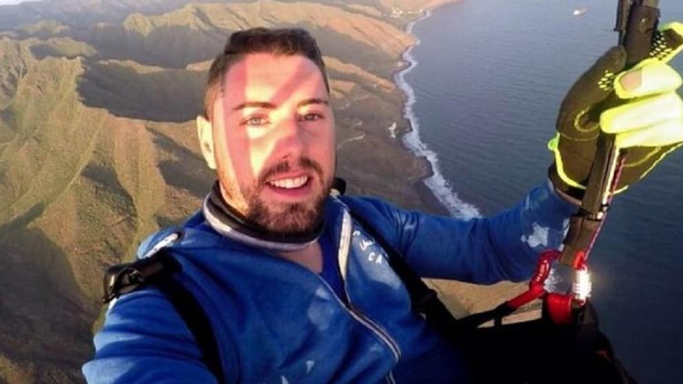 Muere un "youtuber" al intentar grabarse saltando en paracaídas