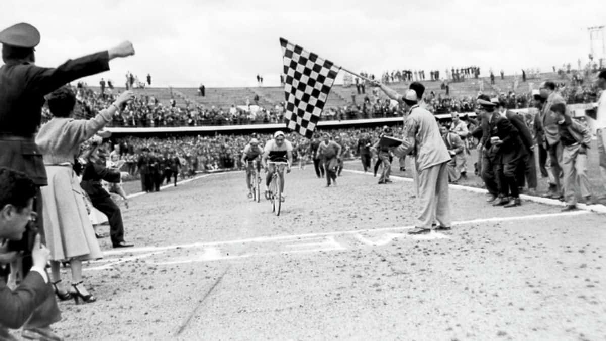 ‘Zipa’ Forero durante una de las primeras ediciones de la Vuelta a Colombia.