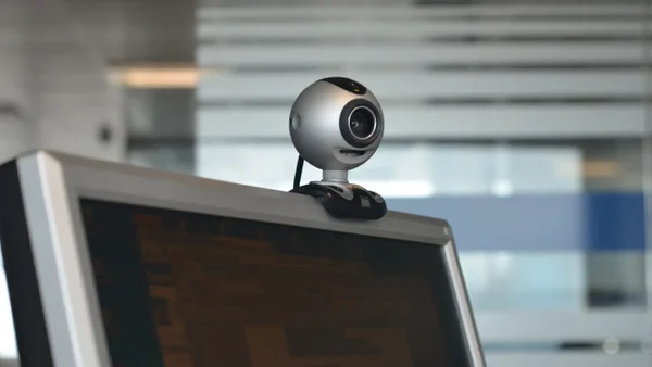 Policías lideraban red de explotación sexual bajo la fachada de ser modelos webcam en el exterior Policías lideraban red de explotación sexual bajo la fachada de ser modelos webcam en el exterior