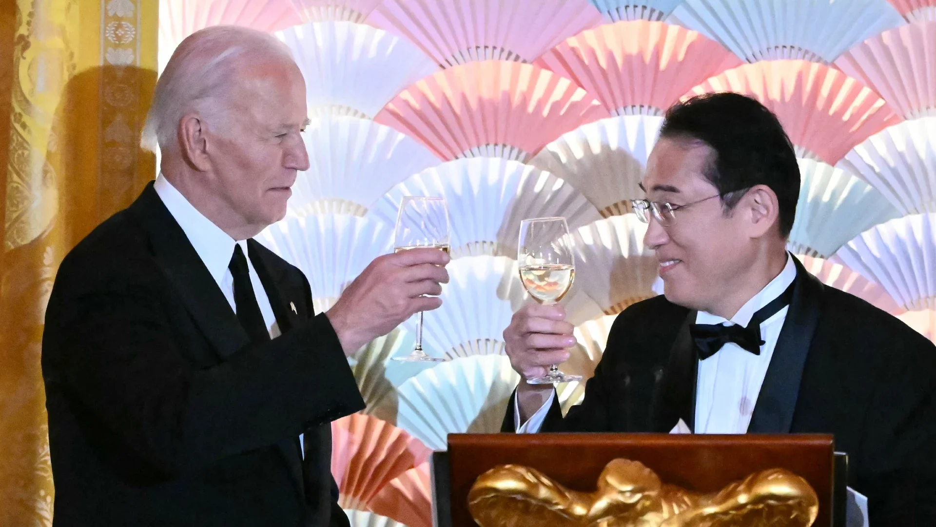 Joe Biden, junto al mandatario de Japón