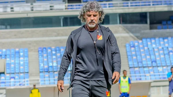 Leonel Álvarez arremetió contra el arbitraje del FPC: “A veces no se toman la molestia de ir al VAR”