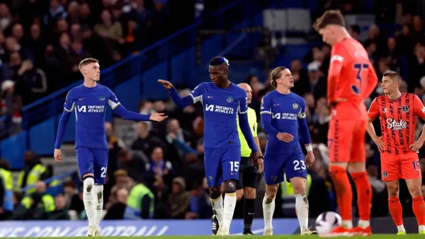 De no creer: insólita pelea entre jugadores de Chelsea por quién cobra un penal y que es viral