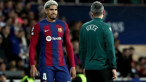 Polémica mundial: Araújo y un gesto de "robo" al Barcelona que le podría traer duro castigo Polémica mundial: Araújo y un gesto de "robo" al Barcelona que le podría traer duro castigo