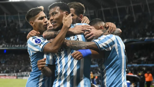 Roger Martínez marcó un golazo tremendo para Racing y lo dedicó a 'Juanfer' Quintero