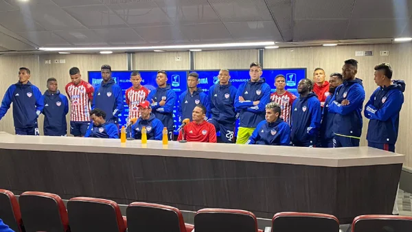 Todo Junior protestó a una sola voz en rueda de prensa: "El árbitro vio falta y no quiso pitar"