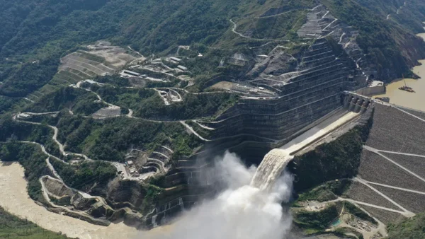 Bloqueo del acceso a Hidroituango aumenta riesgo de racionamiento de energía en Colombia