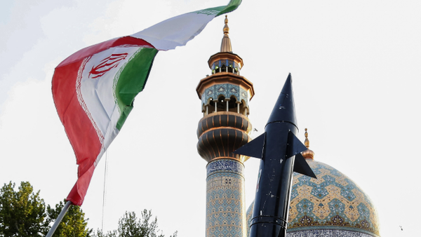 Irán minimiza el ataque atribuido a Israel, que bombardea Gaza