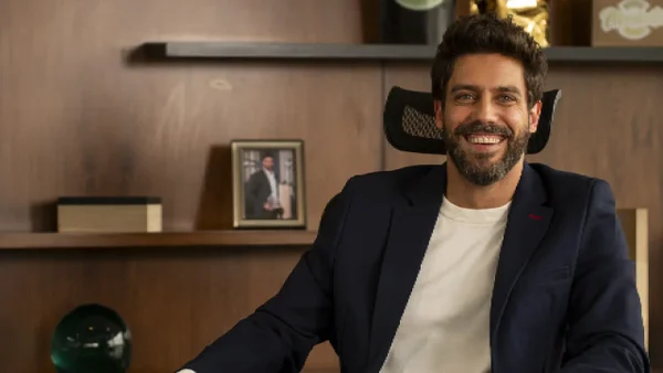 Juan Guilera, actor de Rojo Carmesí: "Requiere de mucha valentía irse de tu país a trabajar en otro" Juan Guilera, actor de Rojo Carmesí: "Requiere de mucha valentía irse de tu país a trabajar en otro"