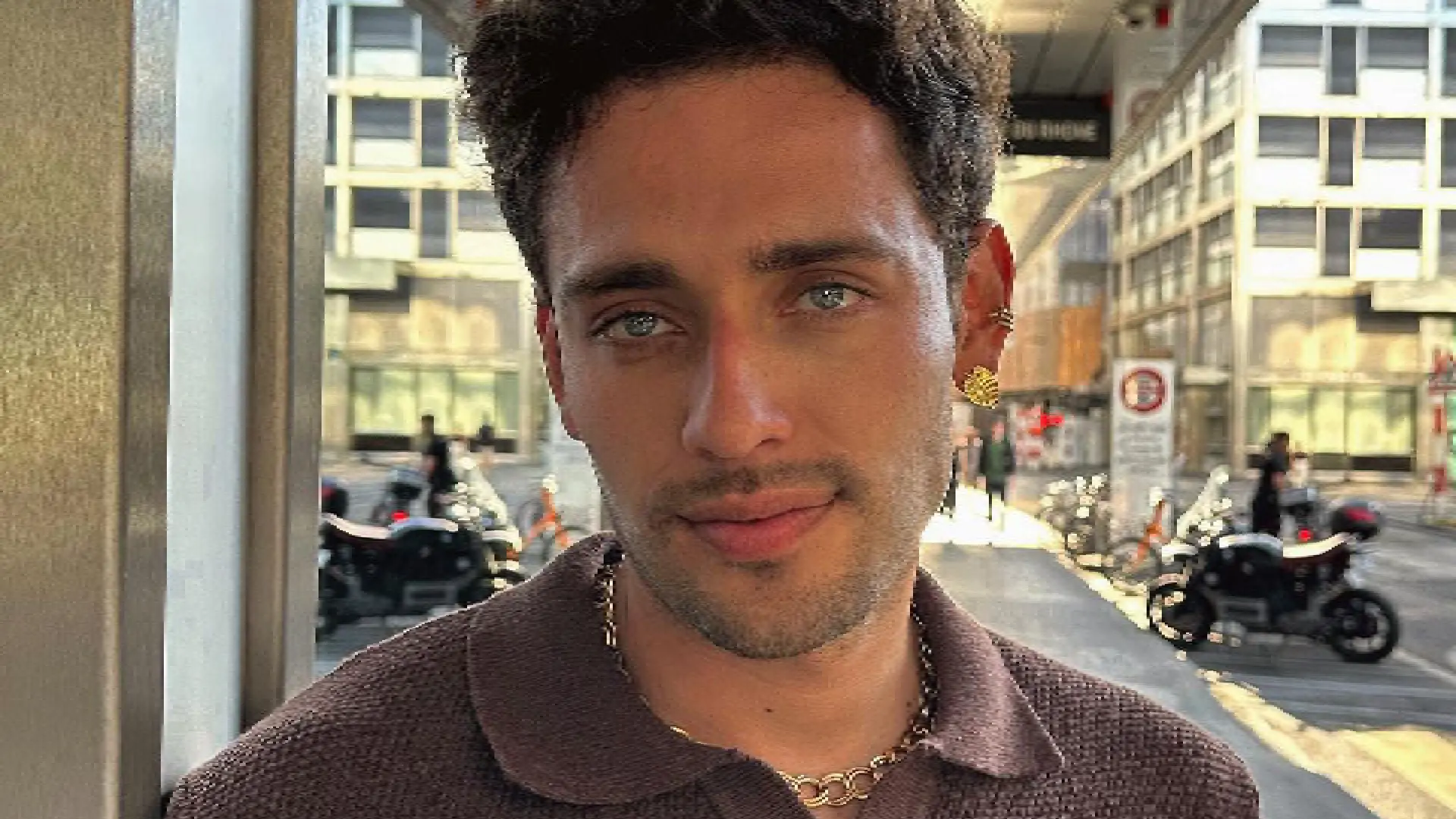 Entrevista con Carlos Baéz de Rojo Carmesí