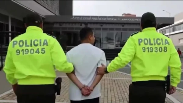 Nuevo caso de corrupción policial: patrullero fue capturado en Bogotá por presunto robo de 15 millones de pesos