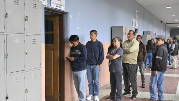 Inicia referendo en Ecuador sobre extradición para luchar contra el crimen