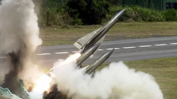 Cinco cohetes son lanzados desde Irak contra una base militar de EE. UU en Siria: fuentes de seguridad