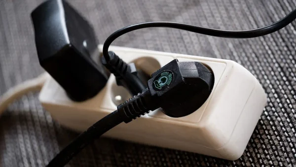 ¿Cómo calcular el sobrecosto por exceder el consumo de energía en su hogar?