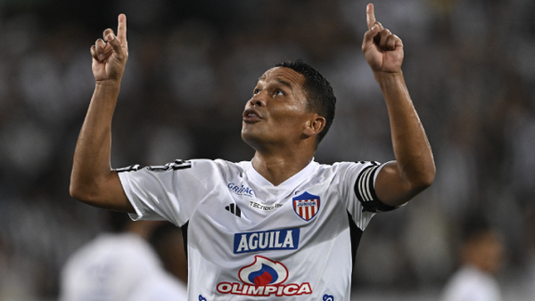 Carlos Bacca abrió la posibilidad de vestir la camiseta de otro club en el fútbol colombiano