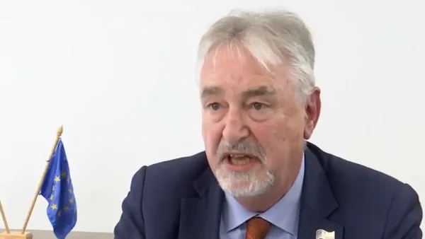 "Creo que no hay nadie que no quiera avanzar en la paz", indica el enviado especial de la Unión Europea para Colombia