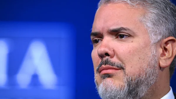 "Él no escucha, le gusta estar rodeado de aduladores, es un megalómano": Iván Duque sobre Gustavo Petro