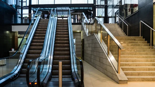 ¿Subir escaleras es bueno para la salud? Expertos responden