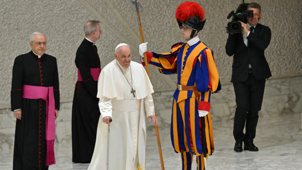 Así fue el encuentro entre los cadetes del Buque Gloria y el Papa Francisco