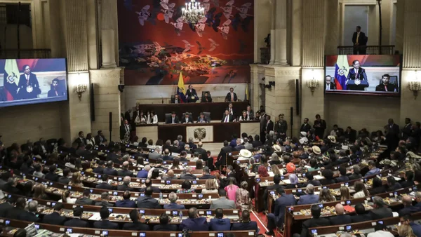 Congresistas recibirán un aumento salarial del 10,88%