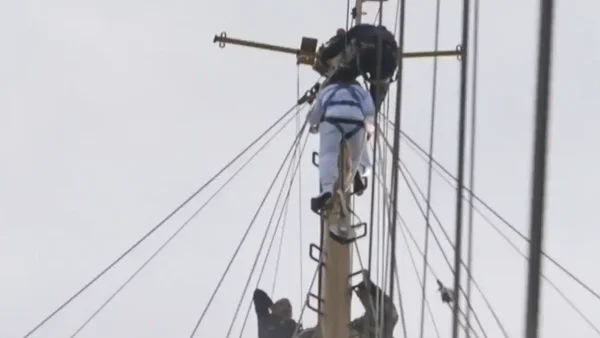 Así fue el protocolo para bajar a cubierta a galletero del Buque Gloria afectado por vientos del Mediterráneo