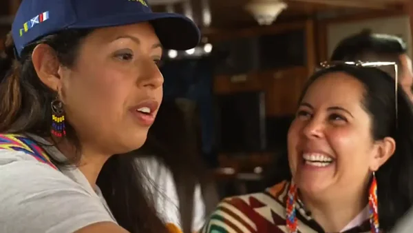 La emoción de quienes dijeron adiós a la patria y la vuelven a encontrar en el Buque Escuela Gloria