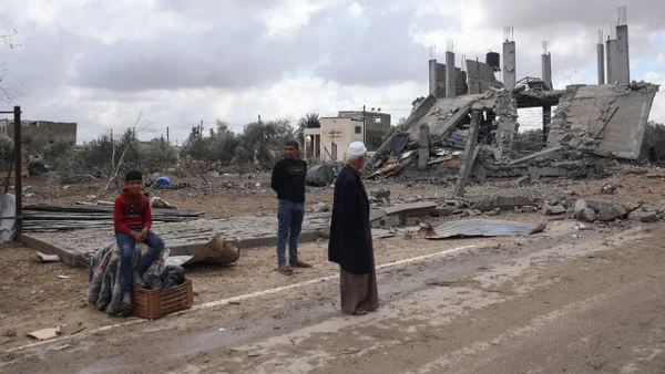 Israel ataca barrios de Rafah en Gaza tras ordenar evacuación, según residentes