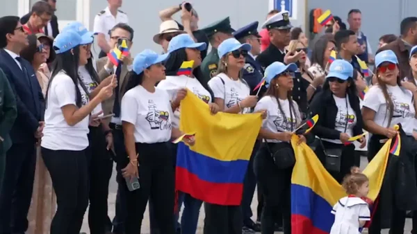'Las Gloriosas' llegaron a Marsella para recibir a los tripulantes del Buque Gloria