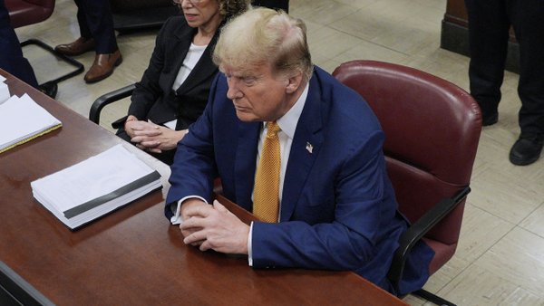 Fiscalía llama a la exactriz porno Stormy Daniels como testigo en juicio contra Trump