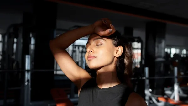 No dejes que el sudor arruine tu cabello: tres consejos para protegerlo en el gimnasio