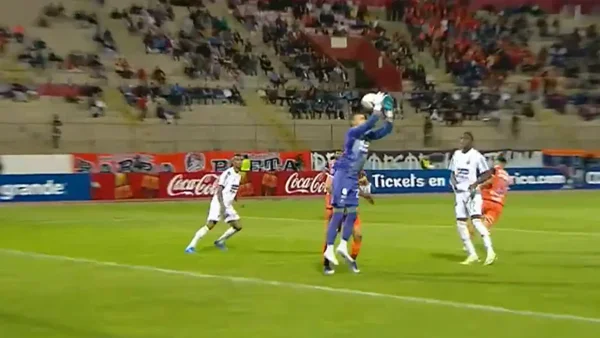 Video: El insólito error de Chaux que le dio el empate a César Vallejo ante Medellín por Sudamericana