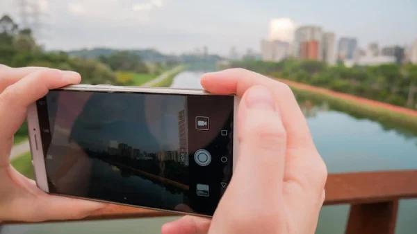 Proteja su privacidad: descubra si lo están espiando a través de la cámara del celular