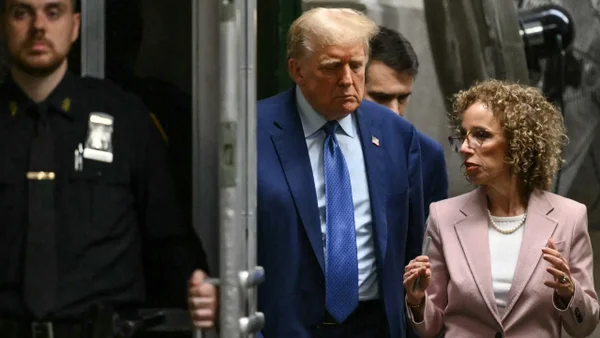 Stormy Daniels niega en juicio haber extorsionado a Donald Trump