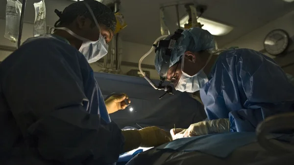 Murió el hombre que recibió primer trasplante de riñón de cerdo genéticamente modificado