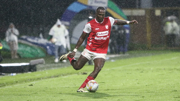 Hugo Rodallega se disculpó con la juez de línea, tras la agresión en Techo: ¿Qué dijo?