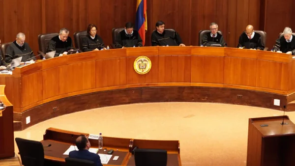 Estaría rompiendo el equilibrio entre las ramas del poder: expertos sobre las presuntas chuzadas a magistrados de la Corte Suprema