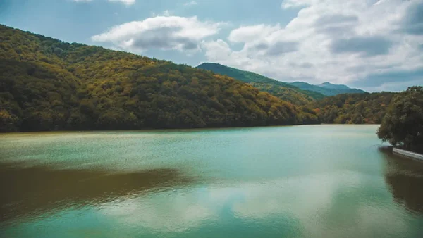 La belleza de Mocagua en el río Amazonas: turismo étnico y naturaleza exuberante