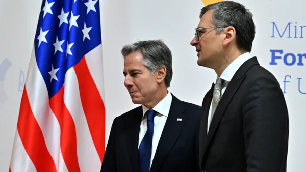 Estados Unidos libera 2.000 millones de dólares en ayuda militar para Ucrania