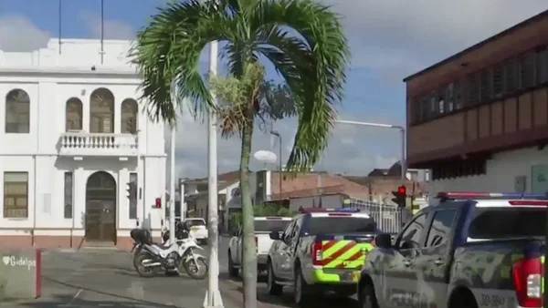 Bandas criminales amenazan con toque de queda y ataques armados a habitantes de Tuluá Bandas criminales amenazan con toque de queda y ataques armados a habitantes de Tuluá