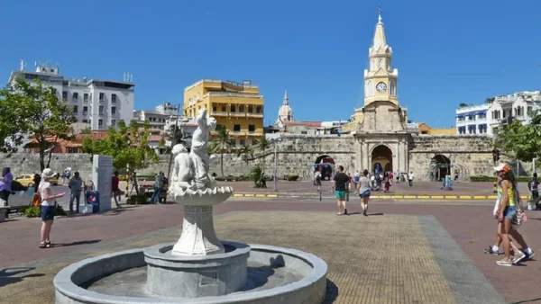 Turistas brasileños y estadounidenses varados en Colombia tras ser víctimas de robo en Medellín y Cartagena Turistas brasileños y estadounidenses varados en Colombia tras ser víctimas de robo en Medellín y Cartagena
