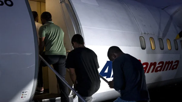 Panamá deportó a 30 colombianos con antecedentes que habían ingresado por el tapón del Darién Panamá deportó a 30 colombianos con antecedentes que habían ingresado por el tapón del Darién