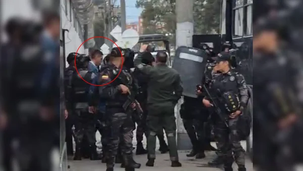 En video: inicia el traslado masivo de reclusos de la cárcel La Modelo, entre ellos alias Pedro Pluma