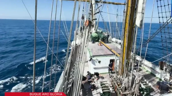 La renovación de la cubierta del ARC Gloria en manos de la tripulación