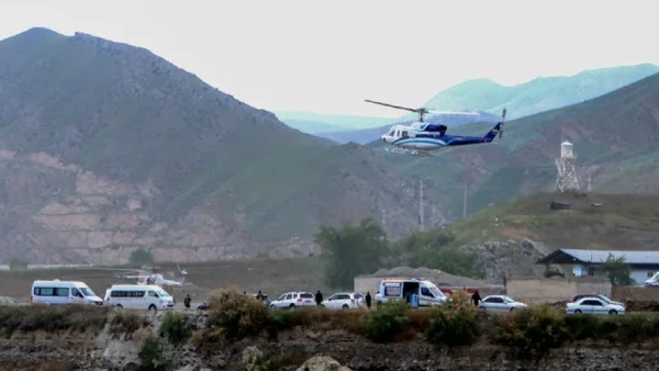 Presidente de Irán sigue desaparecido tras accidente aéreo