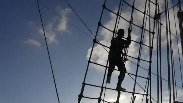 Cadetes vencieron el miedo a las alturas en primera instrucción por alto en el Buque Gloria